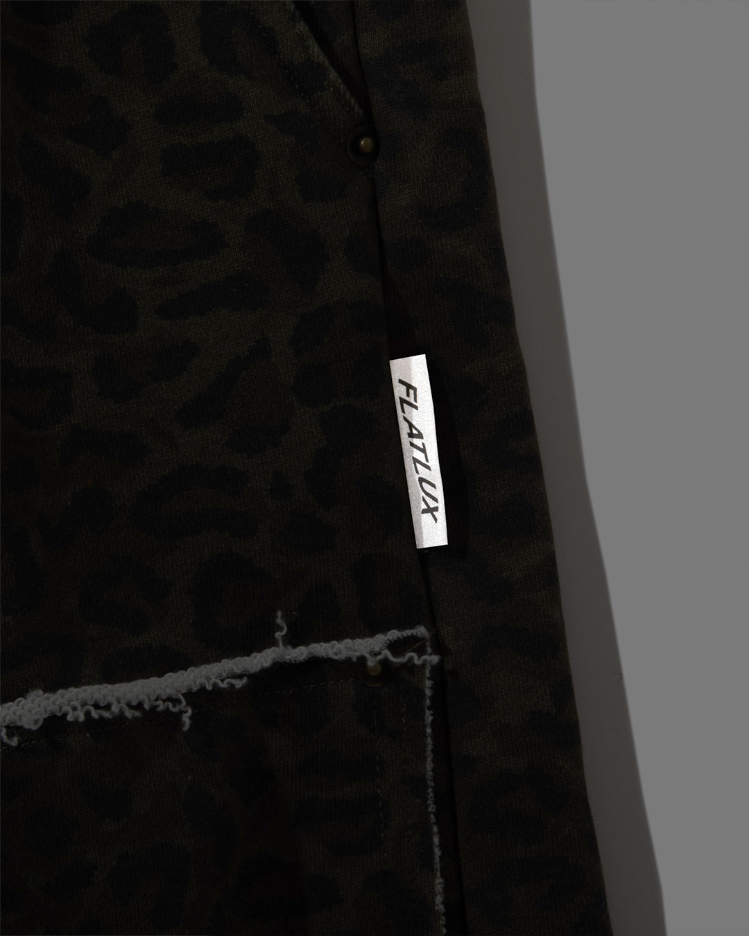 Globe Sweat Short